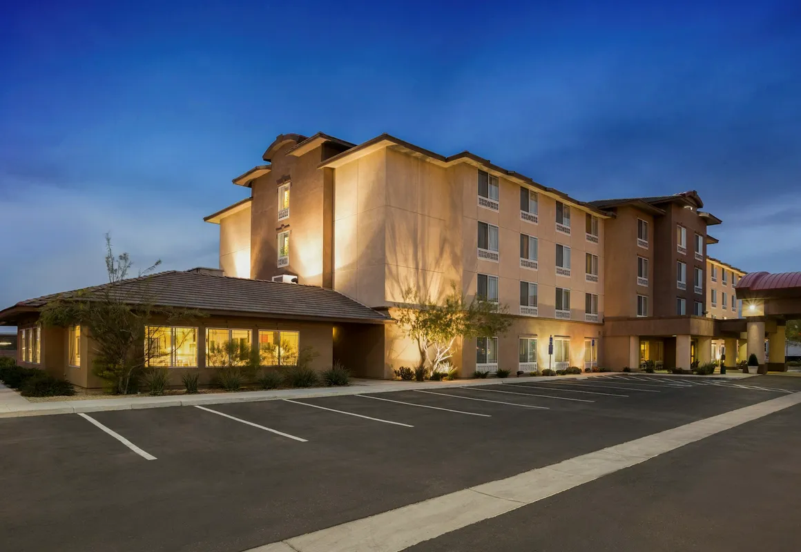 Holiday Inn Hotel & Suites Barstow by IHG hotel hero
