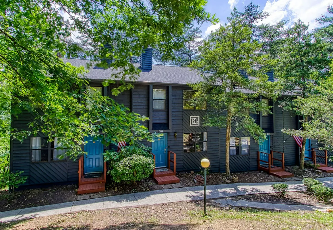 Pinecrest Townhomes-1KING and 2BUNK UNIT hotel hero