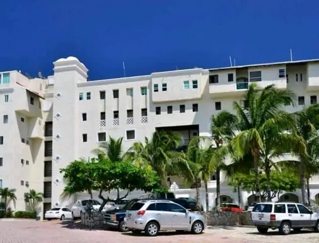 Cancun Plaza Condo Hotel hotel detail image 1