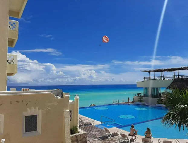 Cancun Plaza Condo Hotel hotel detail image 2