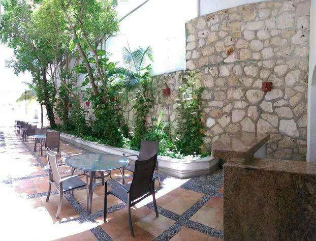 Cancun Plaza Condo Hotel hotel detail image 4