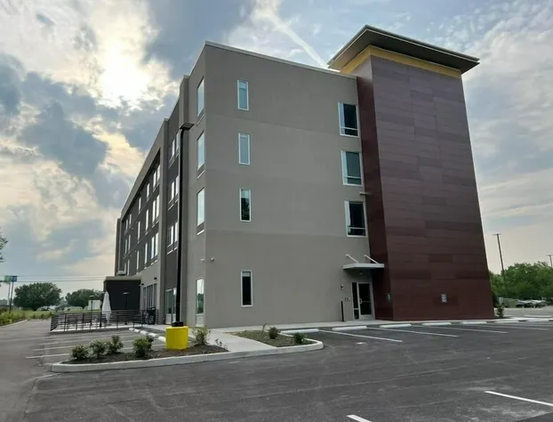 La Quinta Inn & Suites by Wyndham Manchester / Arnold AFB hotel detail image 3