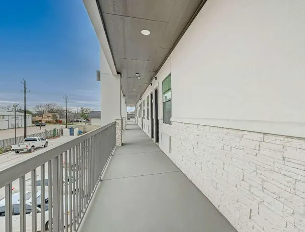 Comfeeni Inn and Suites hotel detail image 1