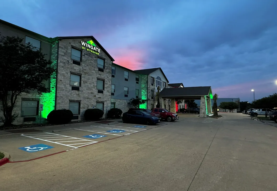 Wingate by Wyndham College Station South hotel hero