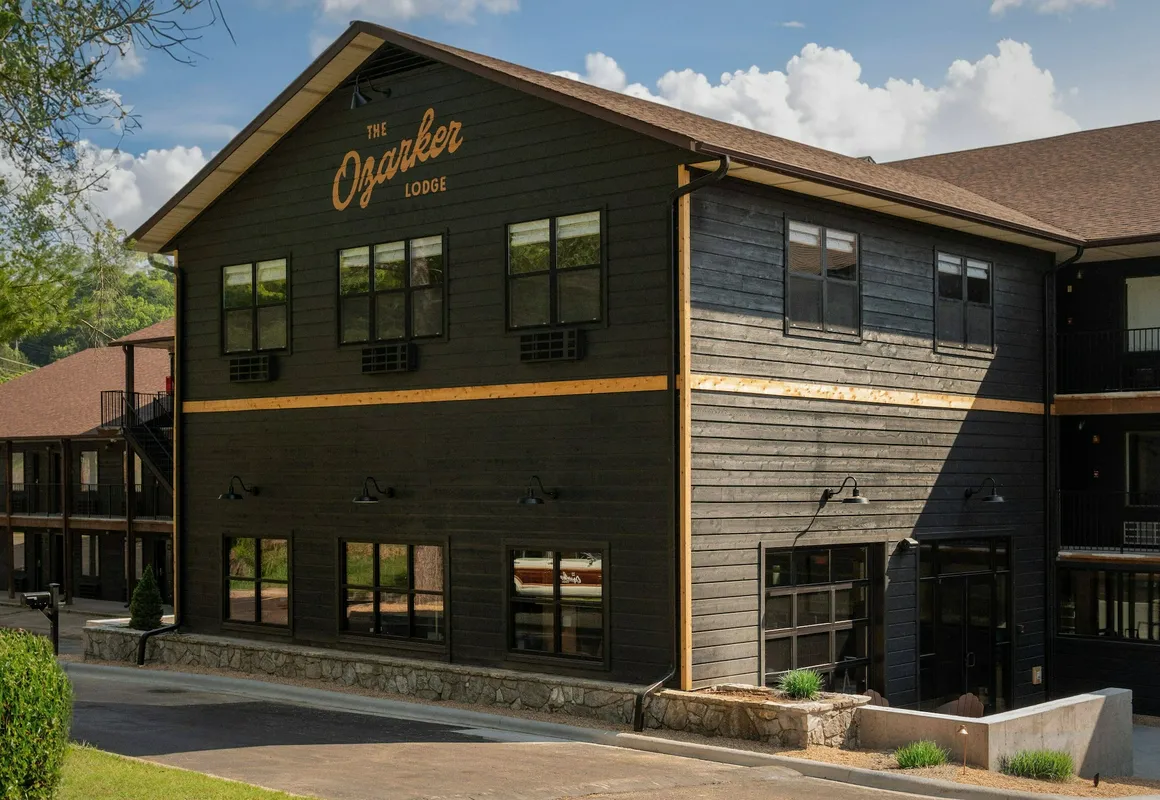The Ozarker Lodge hotel hero