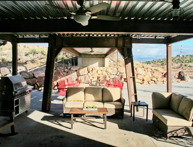 Luxury Lodge & Spa, Cabins, Camping, Glamping, And hotel detail image 4