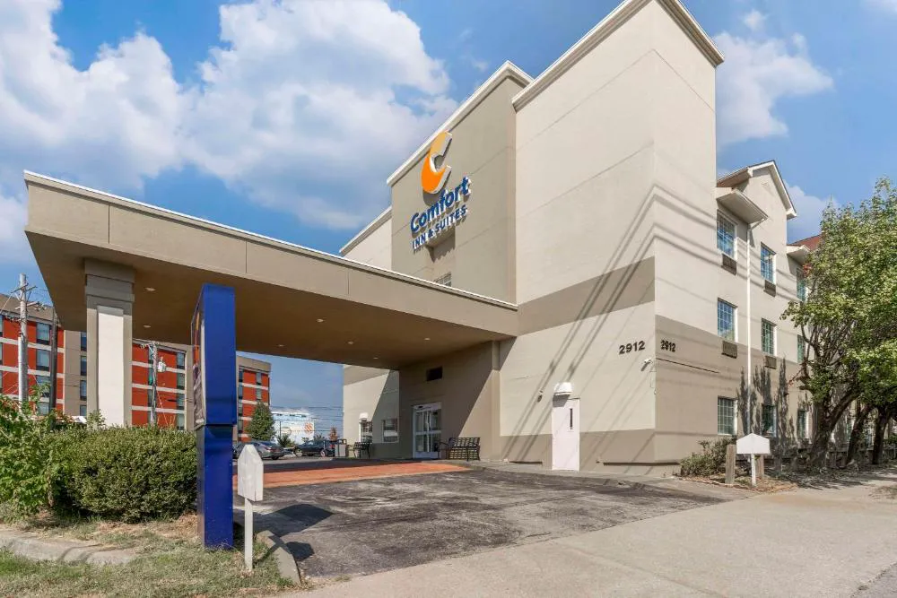 Comfort Inn & Suites Louisville Airport Fair & Expo hotel hero