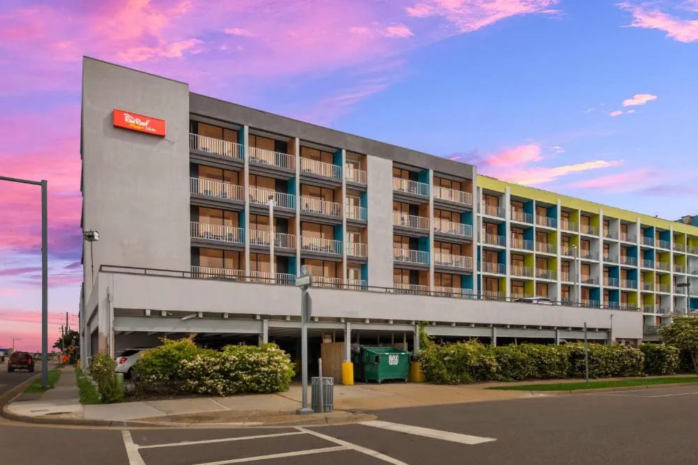 Red Roof PLUS+ & Suites Virginia Beach – Seaside hotel hero