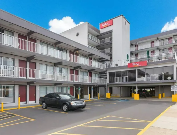 Red Roof PLUS+ & Suites Virginia Beach – Seaside hotel detail image 4