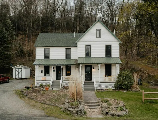 The Yarra hotel detail image 1