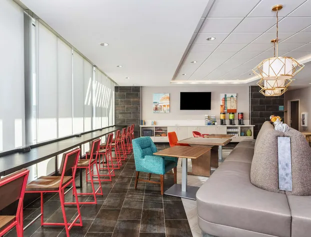 Home2 Suites By Hilton Cedar Rapids Westdale hotel detail image 1