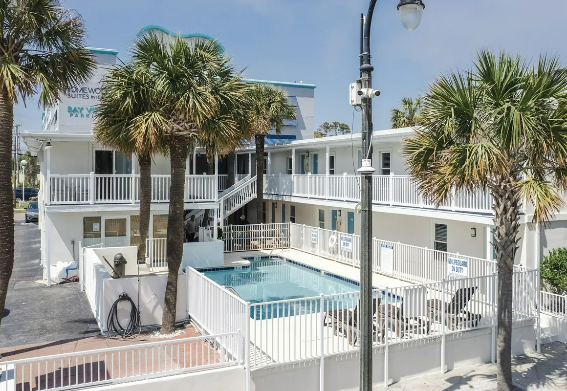 Lily & Bloom hotel hero