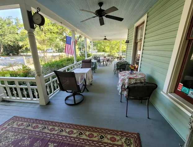Camellia Rose Inn- King Room Southern Charm hotel detail image 4