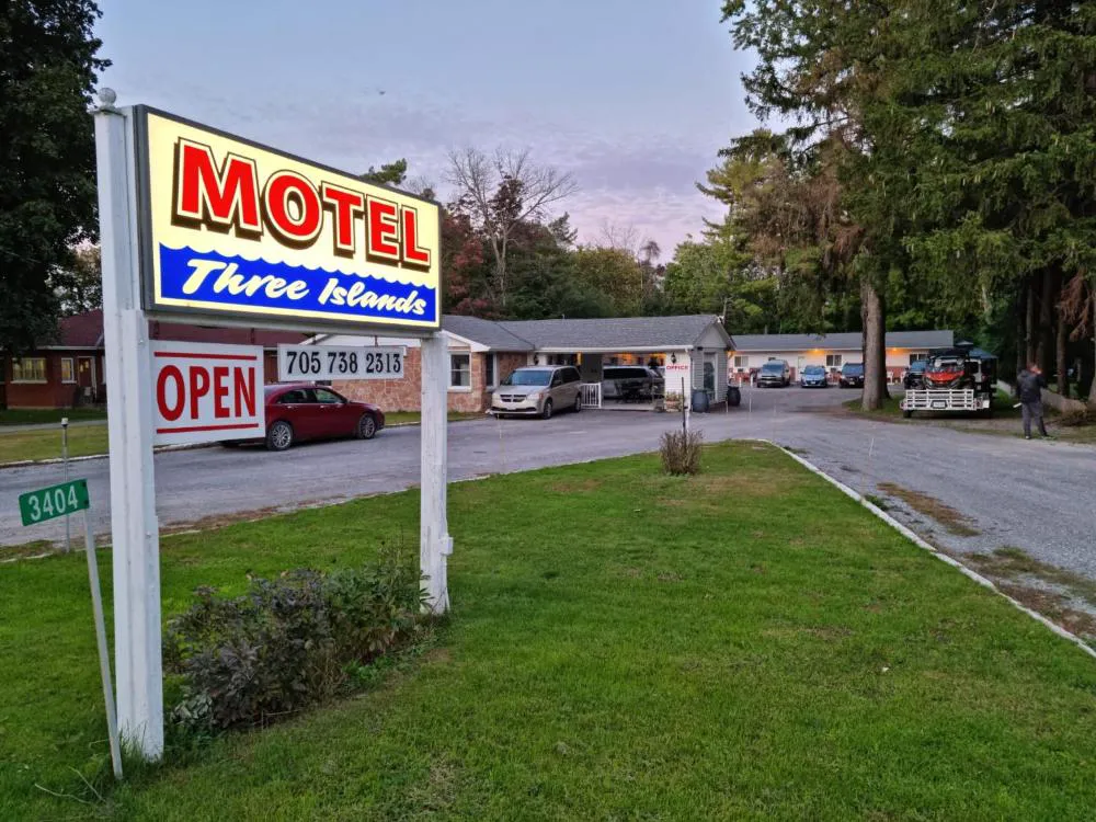 Three Islands Motel hotel hero