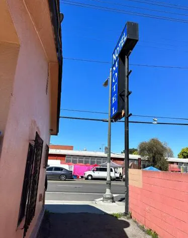 Notel Motel hotel detail image 4