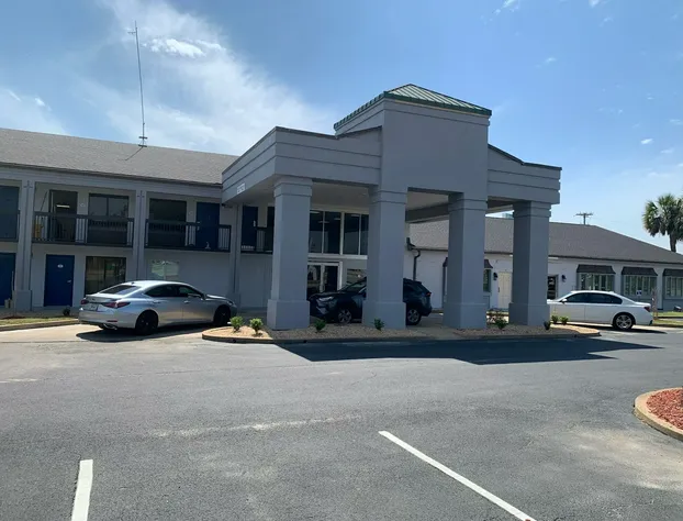 Suburban Studios Cordele I-75 hotel detail image 1