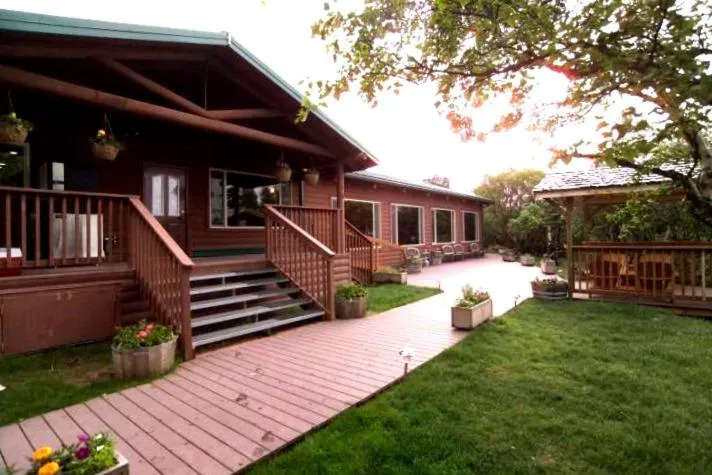 Alaska King Salmon Lodge hotel hero