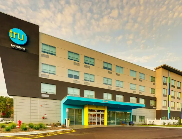Tru By Hilton Leland Wilmington hotel detail image 1