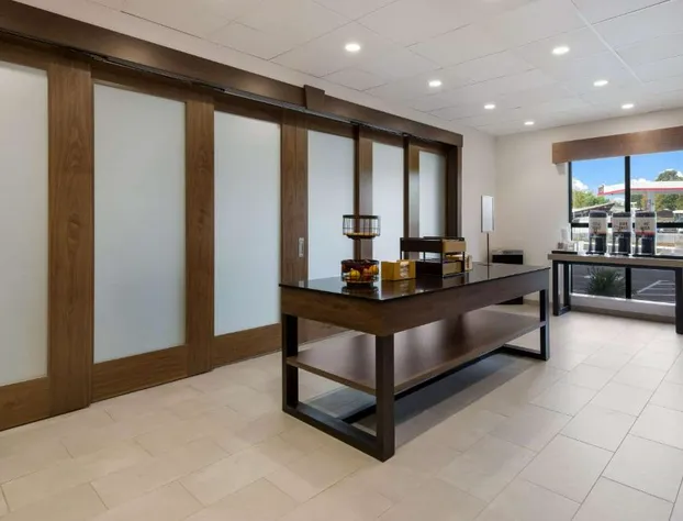 Hampton Inn Concord hotel detail image 4