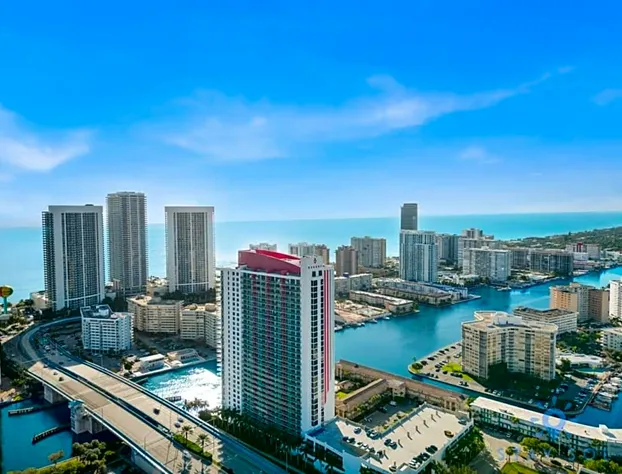 Spectacular View w Balcony Pool Near Beach hotel detail image 3