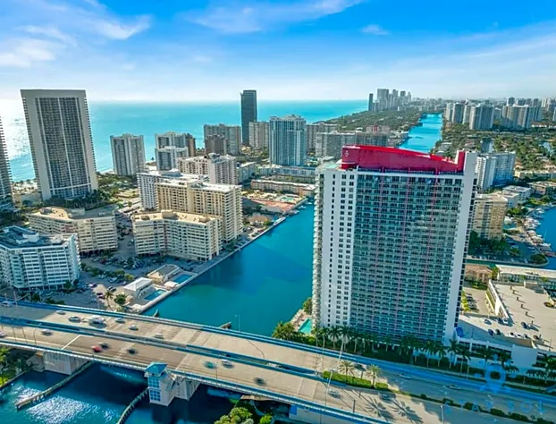 Spectacular View w Balcony Pool Near Beach hotel detail image 4