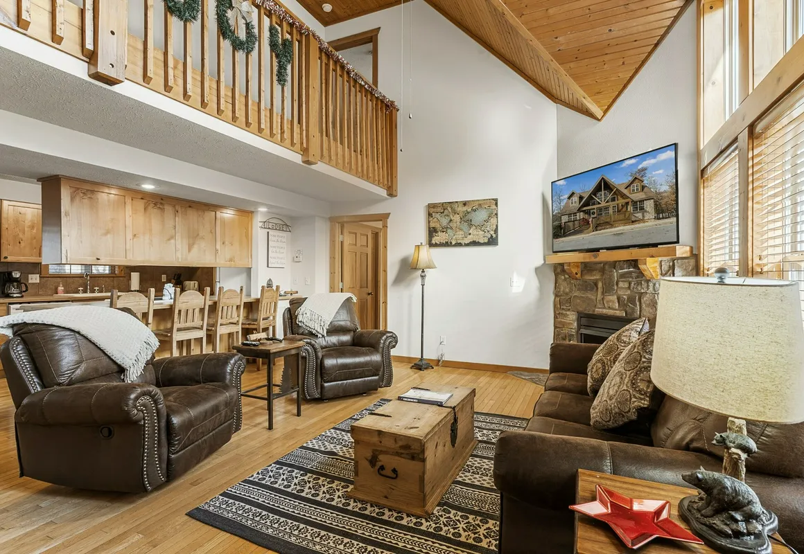 Timber Lodge 4 Bedroom Home by Redawning hotel hero