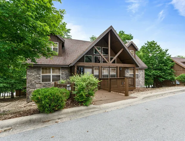 Timber Lodge 4 Bedroom Home by Redawning hotel detail image 2