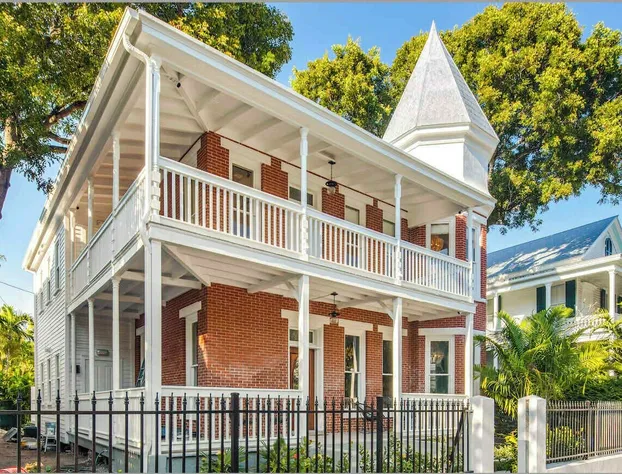 Grand Maloney Hotel hotel detail image 1