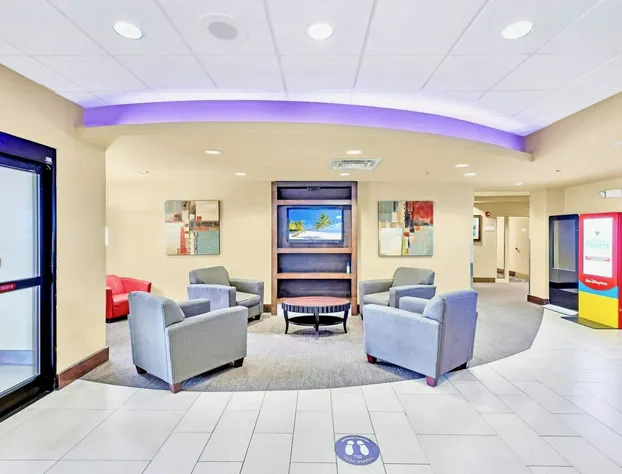 Upscale 1BR Suite - 2 Queen Beds - Near Disney hotel detail image 4