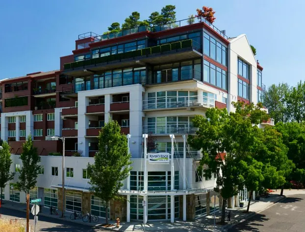 River's Edge Hotel Portland, Tapestry Collection by Hilton hotel detail image 2