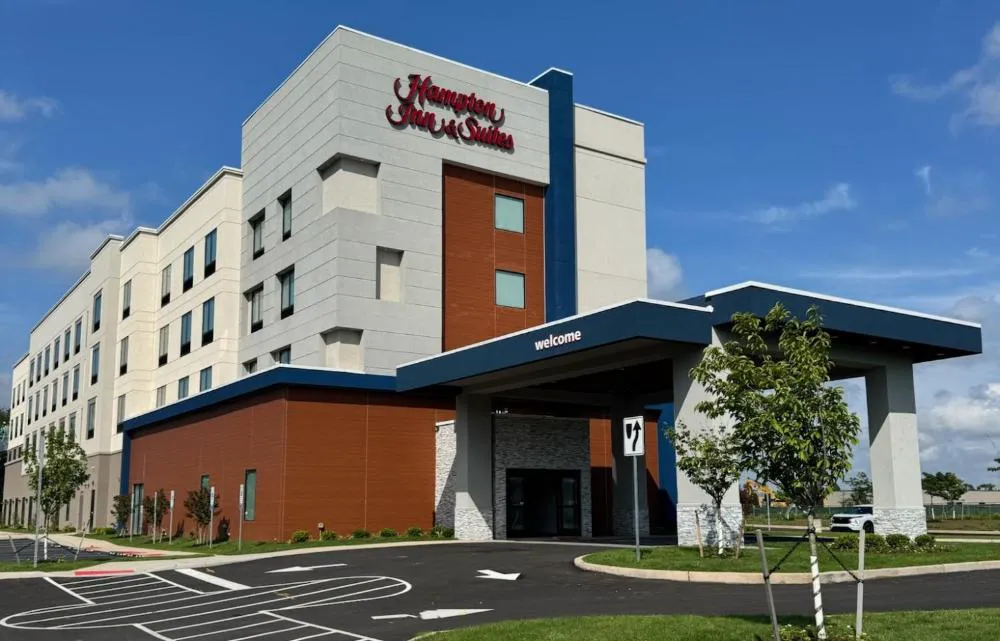 Hampton Inn & Suites Somerset hotel hero