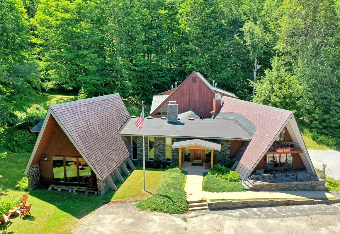 The Birch Ridge: European Room #8 - King Suite In Killington, Vermont. Hot Tub. 1 Bedroom Home hotel hero