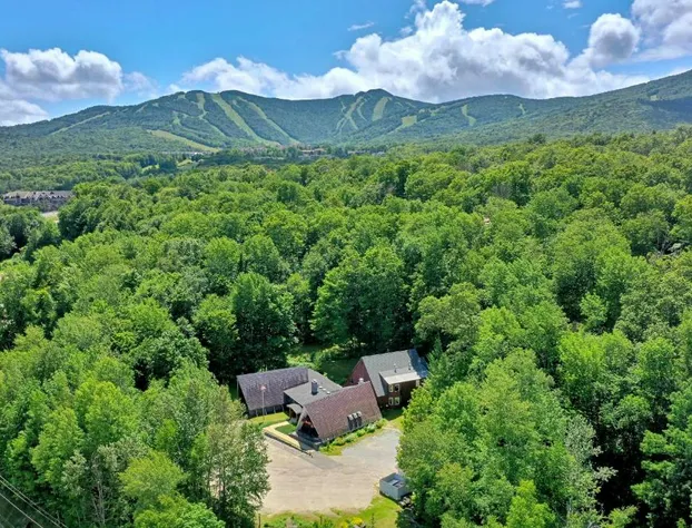 The Birch Ridge: European Room #8 - King Suite In Killington, Vermont. Hot Tub. 1 Bedroom Home hotel detail image 4