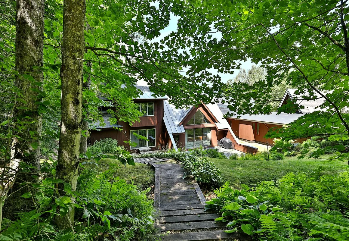 The Birch Ridge: 3 Guest Rooms W / Ensuite Baths Fireplaces Jacuzzi Tubs Hot Tub & More! Block C 3 Bedroom Home hotel hero