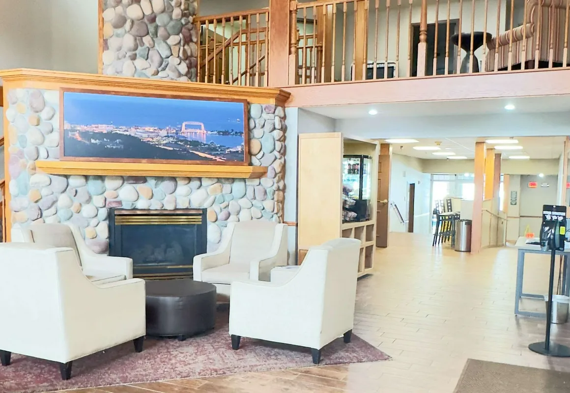 Duluth Inn & Suites Near Spirit Mountain hotel hero