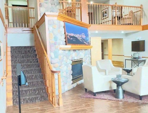 Duluth Inn & Suites Near Spirit Mountain hotel detail image 1