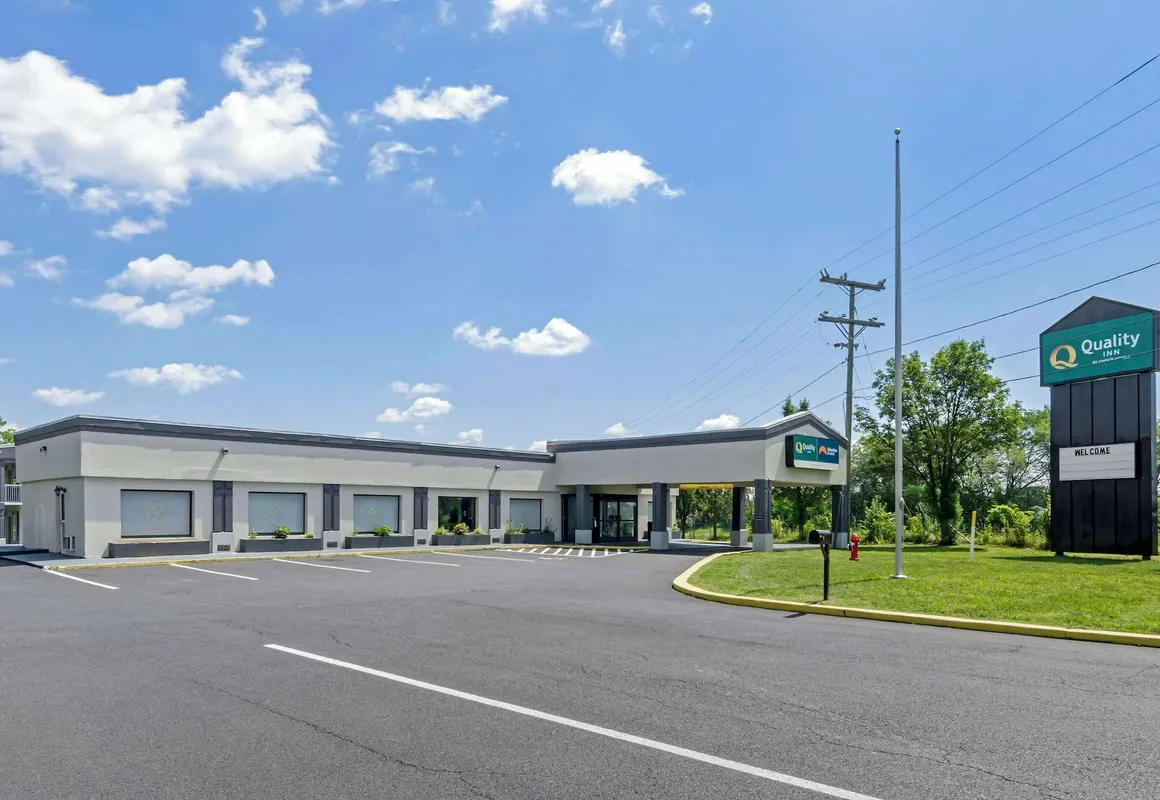 Suburban Studios Verona - Staunton North hotel hero