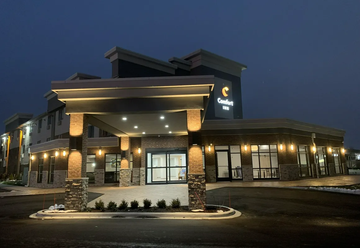 Comfort Inn Detroit - Troy hotel hero
