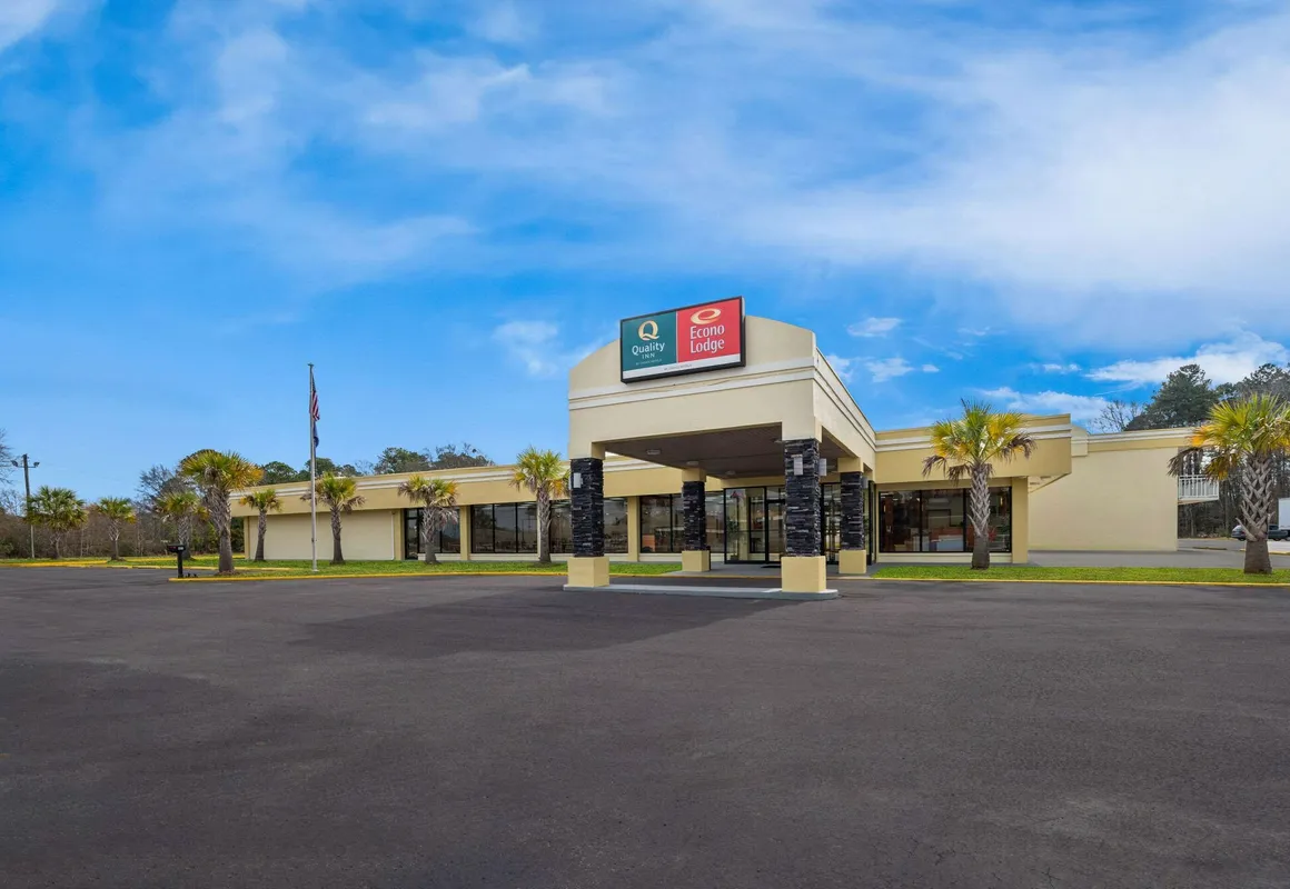 Quality Inn hotel hero