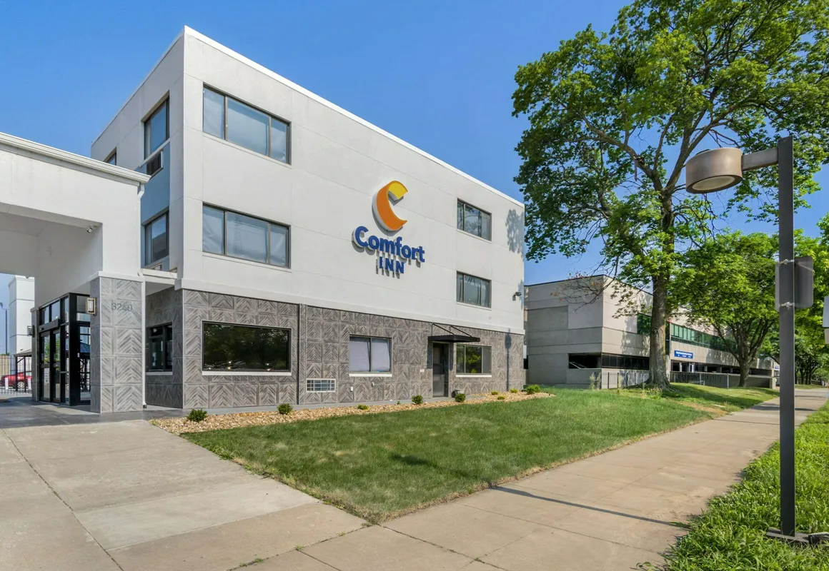 Comfort Inn Kansas City Midtown hotel hero