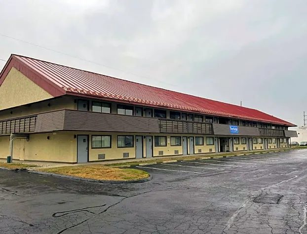 Travelodge by Wyndham Holland/Toledo hotel detail image 1