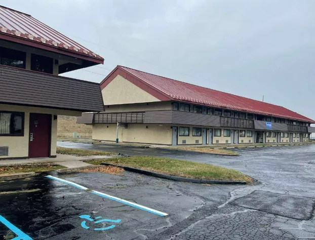 Travelodge by Wyndham Holland/Toledo hotel detail image 1