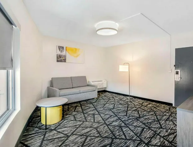 Comfort Inn Kansas City Midtown hotel detail image 4