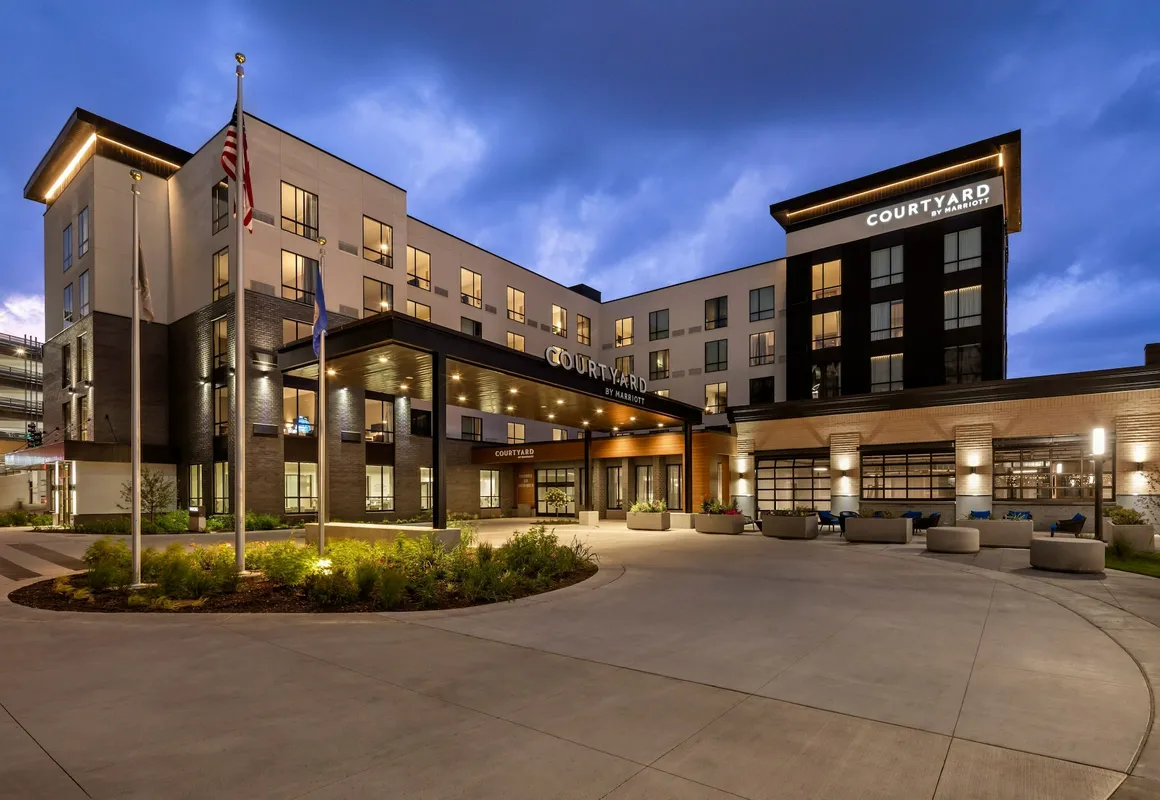 Courtyard by Marriott St. Paul Downtown hotel hero