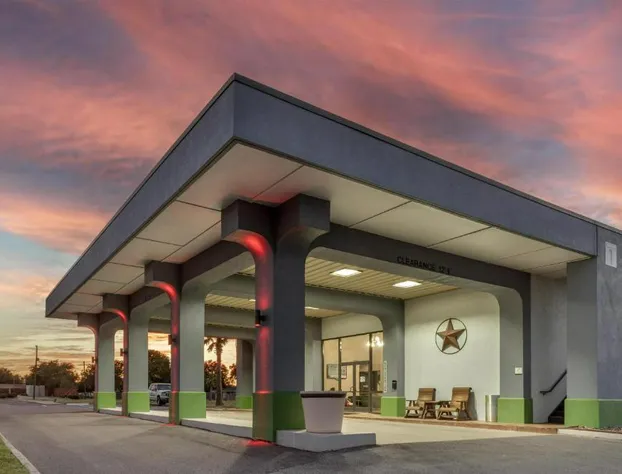 SureStay Studio by Best Western Victoria hotel detail image 1