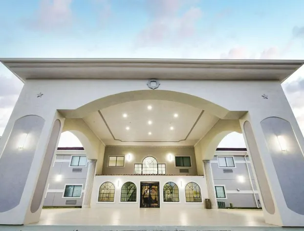 SureStay Studio by Best Western Conroe Downtown hotel detail image 1