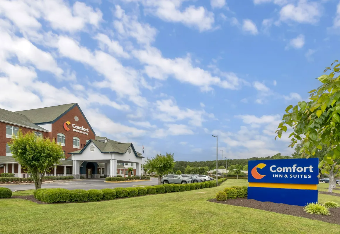 Comfort Inn & Suites Hampton near Coliseum hotel hero