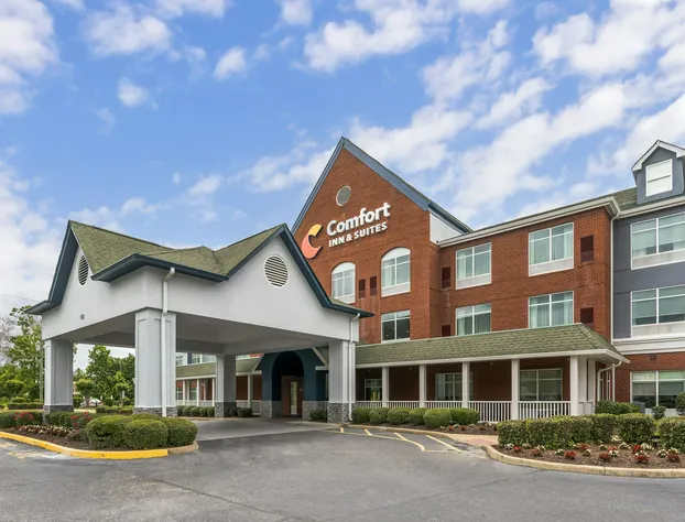 Comfort Inn & Suites Hampton near Coliseum hotel detail image 1
