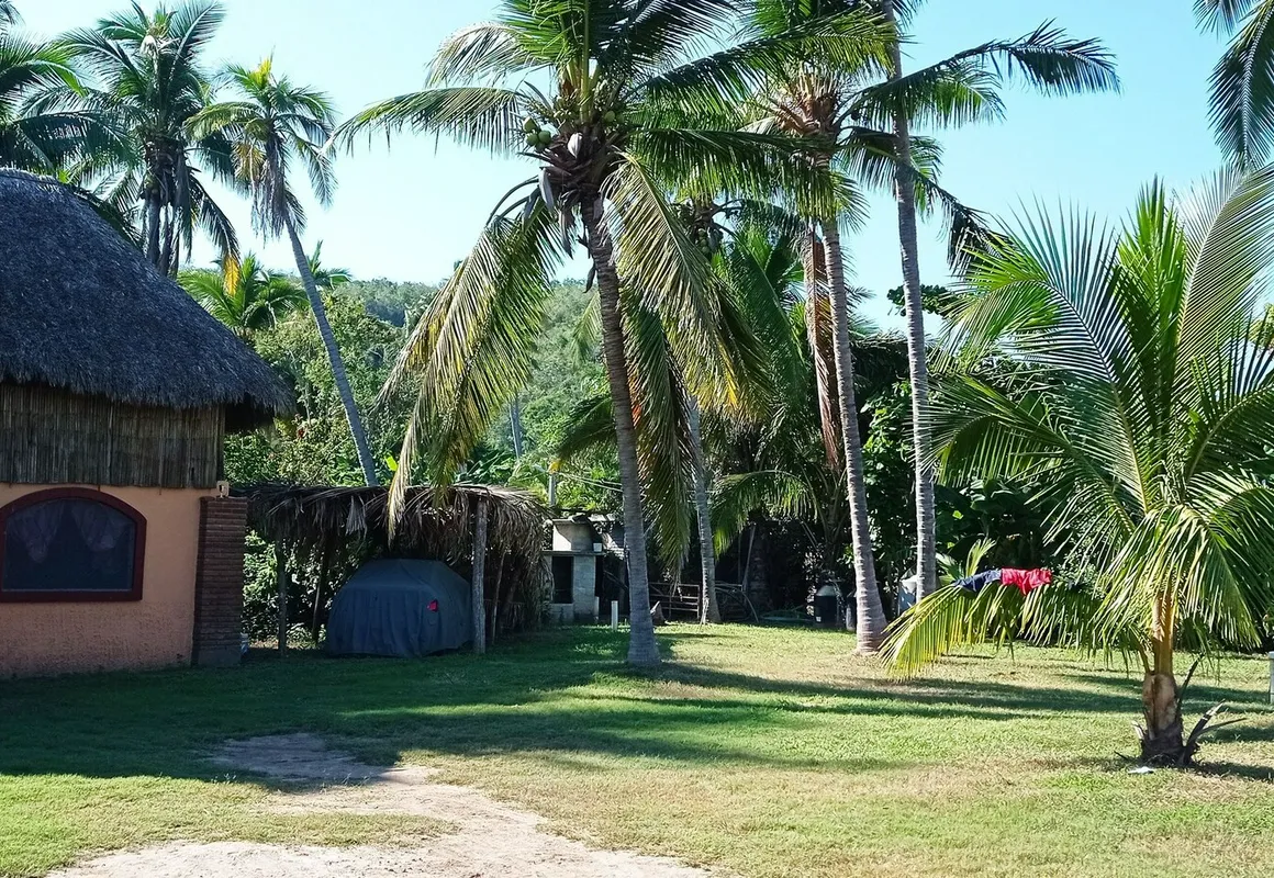 Iguana Loca - Apartments & Bungalows hotel hero