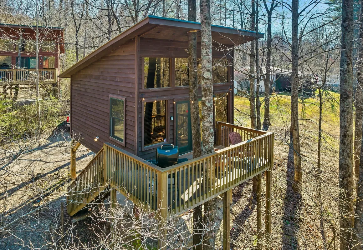 Rivers Edge Treehouses hotel hero